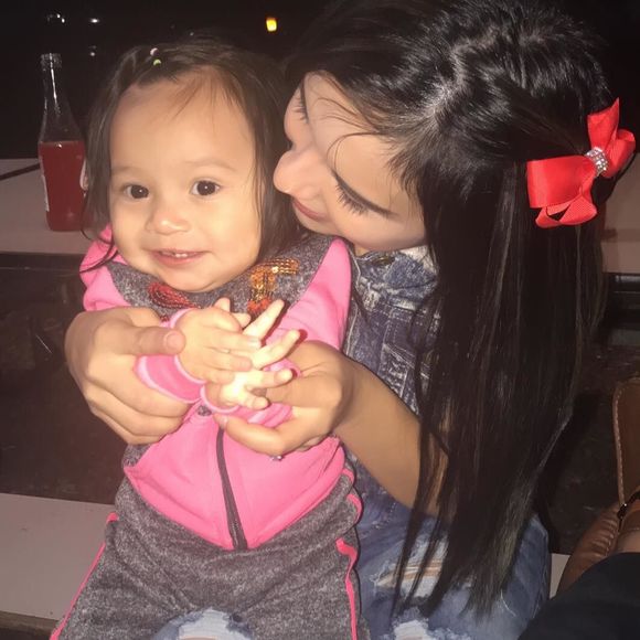 Meet your Posher, Mía - Picture 1 of 1